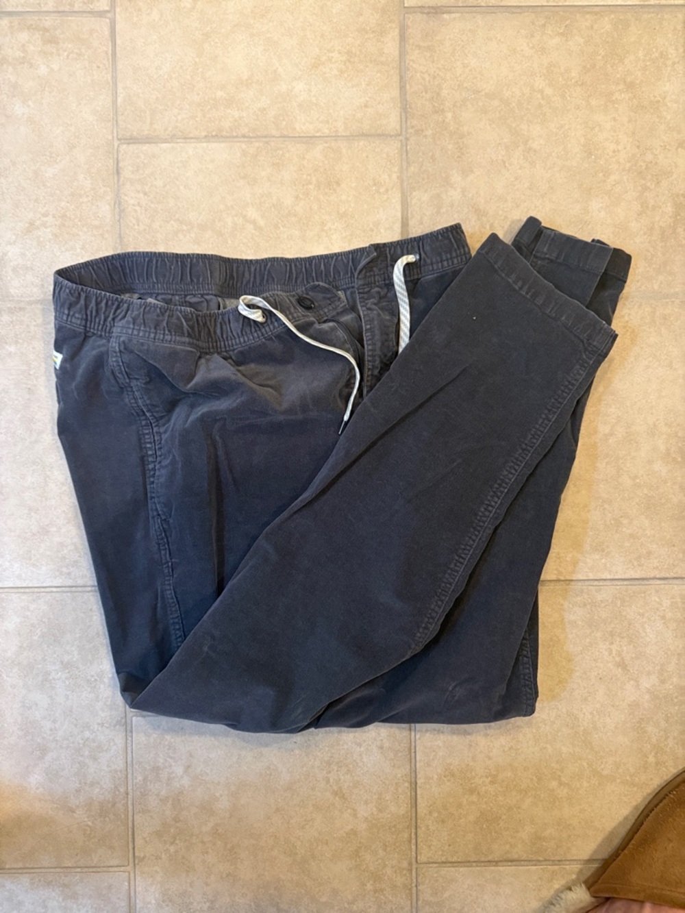 Vuori Men's Corduroy Pants in Navy